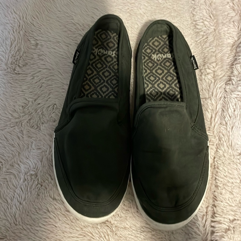 SANUK